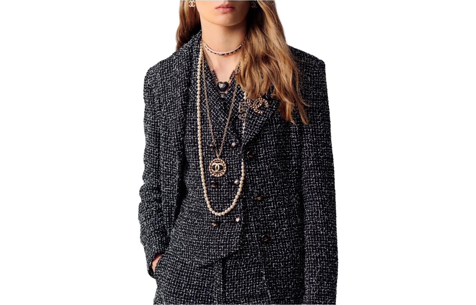 CHANEL 23 V
