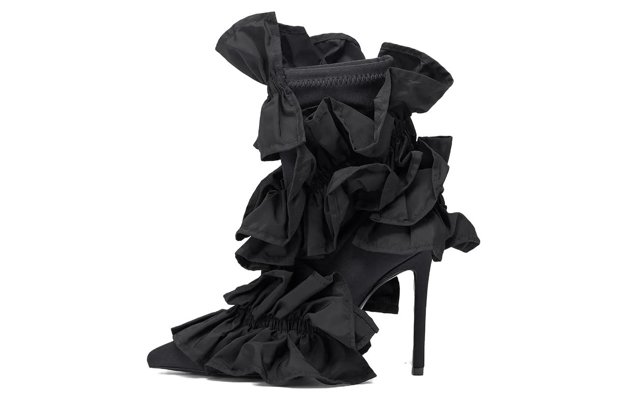 AKNVAS x stuart weitzmanSW