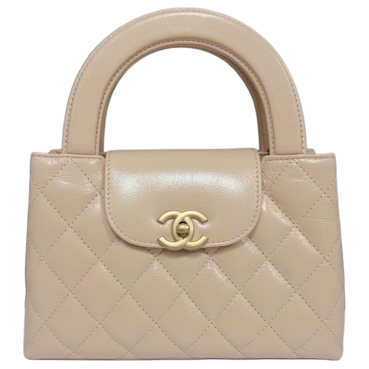 CHANEL 26C kelly C Logo
